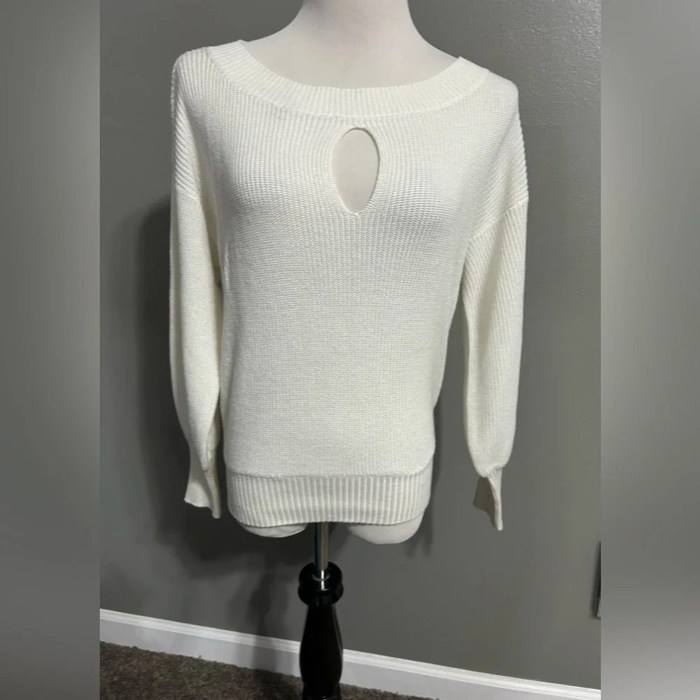 New York and Co women’s size XL cable knit sweater with front peep hole